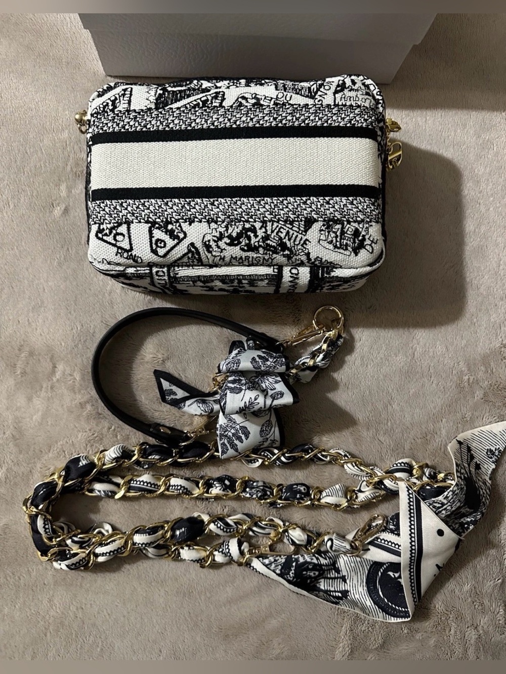 Dior Beauty Plan De Paris Embroidered Cosmetic Pouch/crossbody with 2 Chains🤩 - Picture 10 of 10